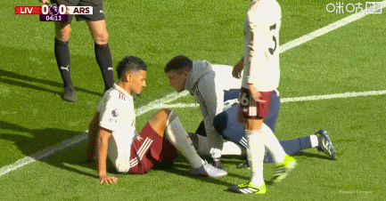 半场：利物浦0-0阿森纳，双方半场仅阿森纳1射正，萨利巴伤退